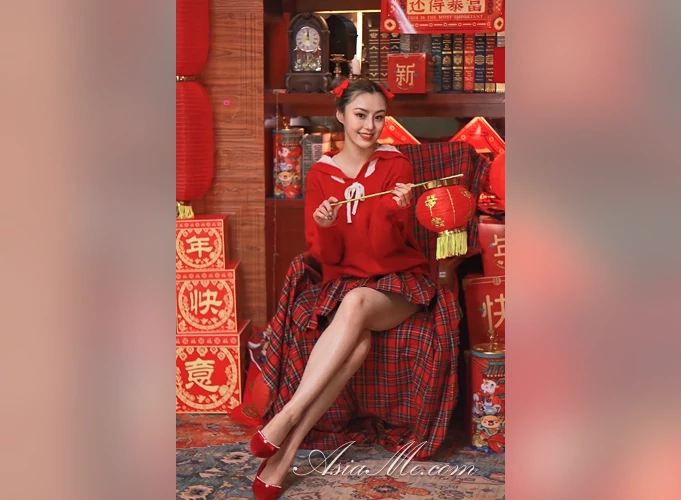 Celebrate Chinese New Year with Chinese woman